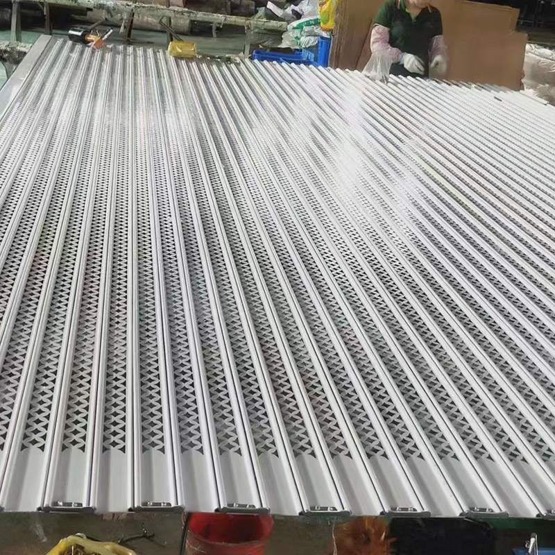 ประตูม้วนโรงรถน้ำหนักเบา